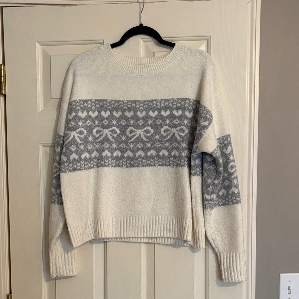 Sincerely Jules Cream and Gray Patterned Sweater